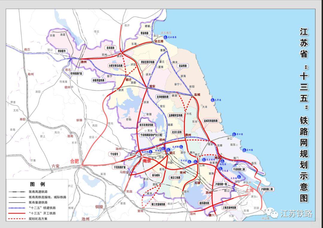 夕阳映照下的江苏古城古巷风情